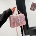 Κομψή ροζ τσάντα χιαστί με αστραφτερές πούλιες και χρυσές λεπτομέρειες - Ροζ