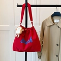 Bolso tote de lona roja con cordón, estampado Beach y colgante de peluche de tostada - Con colgante de peluche de tostada / Rojo