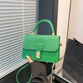 Elegant bright green leather handbag with glittery flap and gold FASHION metal lock - Green
