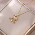 Collana dorata con ciondolo a serratura Ruyi con zirconi e tre perle pendenti - Stile Lucchetto Pingan Filigrana (X3867) / Oro