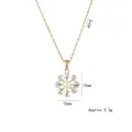 Elegante collana in titanio dorato con ciondolo a fiore di perla e otto zirconi brillanti - Collana con Fiori Dorati (X3861)