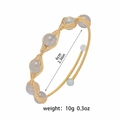 Detail van de 6cm binnendiameter en 10g gewicht van deze met draad omwikkelde armband - Grijze Maansteen (TS0325)