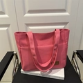 Roze canvas draagtas met leren label en zijvakken voor dagelijks casual gebruik - Roze