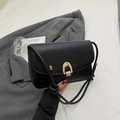 Minimalistische schwarze Leder-Umhängetasche mit goldener Hufeisenschnalle im französischen Stil - Schwarz