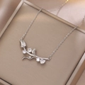 Elegante collar con colgante de tulipán de plata y circonitas en caja de regalo - Color Acero