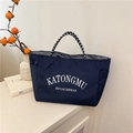Borsa tote impermeabile in nylon blu navy con scritte bianche e manici in corda intrecciata - Grande / Blu