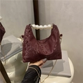 Retro burgunderrote Handtasche mit Schlangenmuster, Perlenperlengriff und Goldkette - Rot