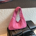 Minimalist large shoulder bag in rose red suede finish with elegant pleated stitching - Pink
