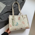 Borsa tote minimalista beige ricamata con motivi di carpe koi e nappa verde elegante - Beige con Motivo a Pesci
