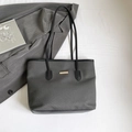 Borsa tote grigio scuro a spina di pesce con manici in pelle nera e dettaglio oro - Senza Ciondolo / Nero
