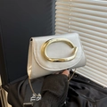 Borsa a tracolla quadrata argento con manico circolare dorato e catena sottile dorata - Argento