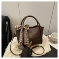 Bolso retro de cuero PU marrón oscuro con lazo de bufanda a cuadros y bandolera fina - Marrón