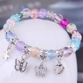 Detail bunter Perlen mit Eisriss-Textur und silbernen Schmetterlingsanhängern am Armband - Schmetterling Stern Herz Anhänger - Crack-Optik Perlen (Stil 2)