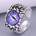 Macro-opname van vintage zilveren open ring met paars boze oog en reliëftextuur - Paars Boze Oog (4#)