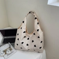 Borsa tote beige con cuori neri caratterizzata da trama metallica e grande capacità interna - Cuore Nero