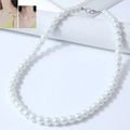Collana classica di perle bianche da 8mm con chiusura a moschettone argento e vista modello - Bianco