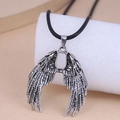 Colgante de alas de ángel retro en plata antigua con cordón de cera negra para mujer - Colgante de Ala (2082905)