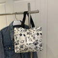 Bolso tote de lona blanca con grafiti de estilo urbano negro y asas negras dobles - Negro