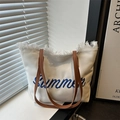Borsa tote in tela bianca con ricamo Summer blu e manici in ecopelle marrone - Bianco
