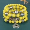 Detalle de pulsera multicapa de cuentas amarillas mate con dije de árbol de la vida - Estilo Amarillo (0520379)