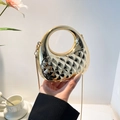 Schicke goldene Mini-Tasche mit Steppmuster, Rundgriff und abnehmbarer Kette - Gesteppter Runder Stil (6156) / Gold