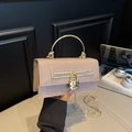 Sac à main rose pâle motif crocodile avec poignée dorée et serrure en cœur - Kaki