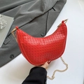Rote gewebte Sichel-Handtasche mit goldener Kette und glattem Reißverschluss - Rot