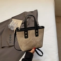 Khaki Leinwand Eimertasche mit schwarzem Lederbesatz und goldenen Nieten Details - Beige und Schwarz