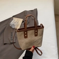 Retro-Tragetasche aus Canvas und Leder mit verstellbarem Schultergurt und goldenen Nieten - Cremeweiß mit Braun