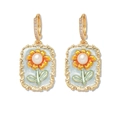 Dettaglio di orecchini vintage con smalto blu, girasole e perle d'acqua dolce naturali - Orecchini verde chiaro
