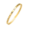 Vista detallada de la pulsera de nido de abeja hexagonal dorada con cristales brillantes - Estilo de Medio Diamante (TT0124) / Dorado