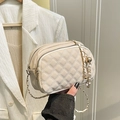 Petit sac bandoulière matelassé crème avec double fermeture éclair et chaîne dorée - Blanc Cassé