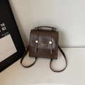 Rucksack aus dunkelbraunem Lederimitat im Vintage-Stil mit goldenen Schnallen - Kaffeebraun