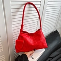 Borsa hobo intrecciata rossa con tracolla annodata e mini pochette coordinata - Rosso