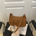 Braune Schultertasche mit Schlangenmuster-Leder im minimalistischen Retro-Baguette-Stil - Braun