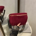 Sac ceinture bordeaux en suédine à franges avec bandoulière rétro en jacquard - Rouge