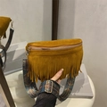 Sac banane en daim jaune gingembre avec franges et bandoulière brodée de style ethnique - Marron