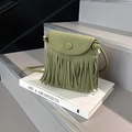 Borsa a secchiello verde militare in pelle scamosciata con frange e sottile tracolla - Verde