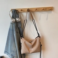 Große khakifarbene Nylon-Umhängetasche mit schwarz-weißem Seilgurt und ovalem Logo - Khaki