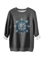 Detail van donkergrijs warm sweatshirt met blauwe sneeuwvlokprint en witte fleece voering - donkergrijs