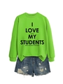 Détail du sweat vert néon avec slogan et du short en jean aux bords effilochés - S / Vert Néon (Texte Noir)