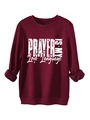 Dettaglio della felpa bordeaux in pile con scritta bianca Prayer Is My Love Language - S / Borgogna