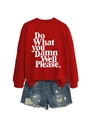 Piatto di felpa rossa con scritte bianche e pantaloncini di jeans strappati - S / Rosso Brillante (Carattere Bianco)