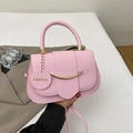 Elegante bolso de silla rosa con hebilla dorada y colgante de moda en cuero PU - Rosa