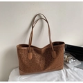 Detalle del bolso tote con estampado de leopardo en ante suave y correas de cuero fino - Sin colgante / Marrón