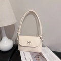 Sac à bandoulière crème minimaliste avec nœud argenté et détail de sangle nouée - Blanc Cassé