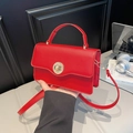 Sac à main rouge chic avec fermoir anneau doré et poignée pour la mode féminine - Rouge