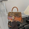 Retro bruine crossbody tas met luipaardprint flap en metalen draaisluiting - Bruin