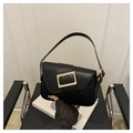 Bolso baguette clásico de cuero sintético negro con una elegante hebilla cuadrada dorada - Negro