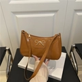 Sac baguette en similicuir marron avec nœud doré et fine bandoulière élégante - Marron